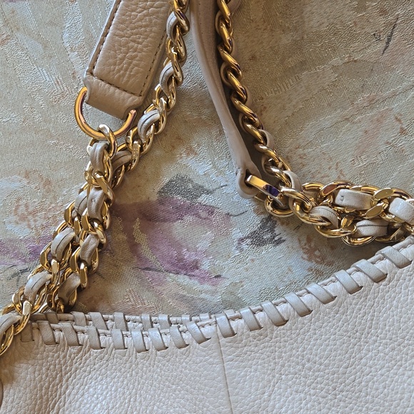 Tory Burch Marion Slouchy Tote - Picture 10 of 16